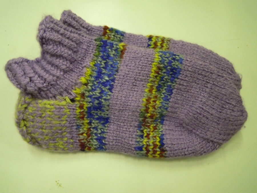 EL YAPIMI ŞİŞ ÖRGÜ HAKIKI YÜN ÇORAP HİÇ KULLANILMAMIŞ GİYİLMEMİŞ SANDIKDAN CIKMA