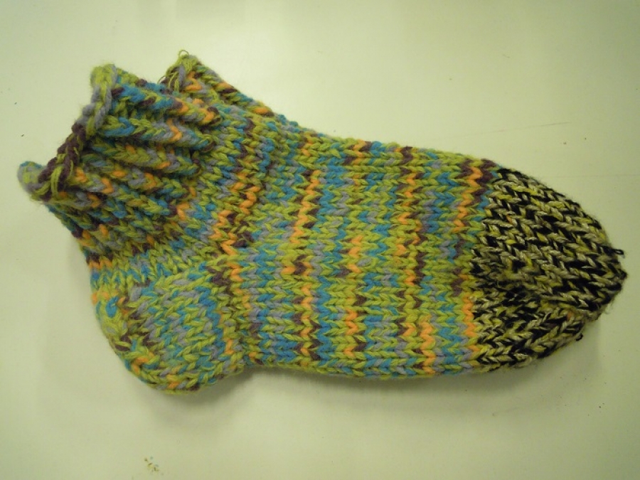 EL YAPIMI ŞİŞ ÖRGÜ HAKIKI YÜN ÇORAP HİÇ KULLANILMAMIŞ GİYİLMEMİŞ SANDIKDAN CIKMA