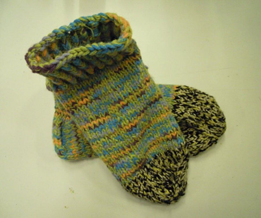 EL YAPIMI ŞİŞ ÖRGÜ HAKIKI YÜN ÇORAP HİÇ KULLANILMAMIŞ GİYİLMEMİŞ SANDIKDAN CIKMA