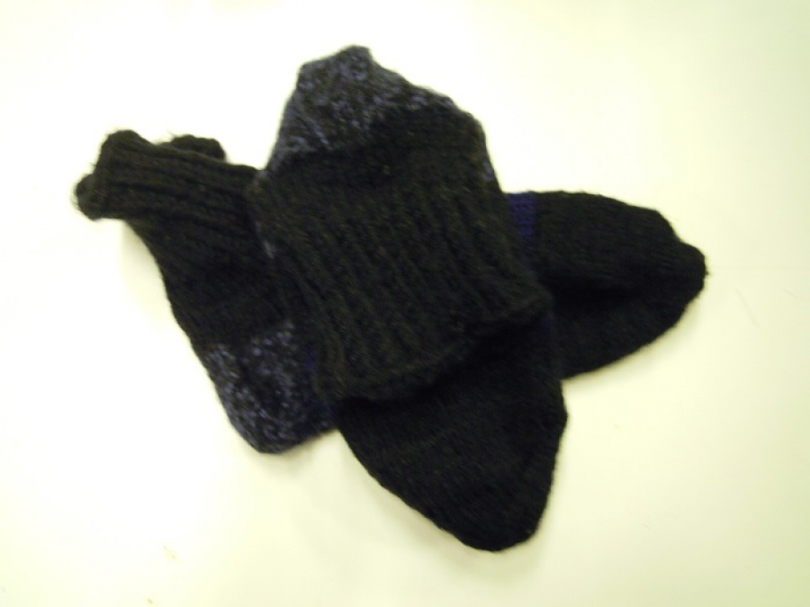 EL YAPIMI ŞİŞ ÖRGÜ HAKIKI YÜN ÇORAP HİÇ KULLANILMAMIŞ GİYİLMEMİŞ SANDIKDAN CIKMA