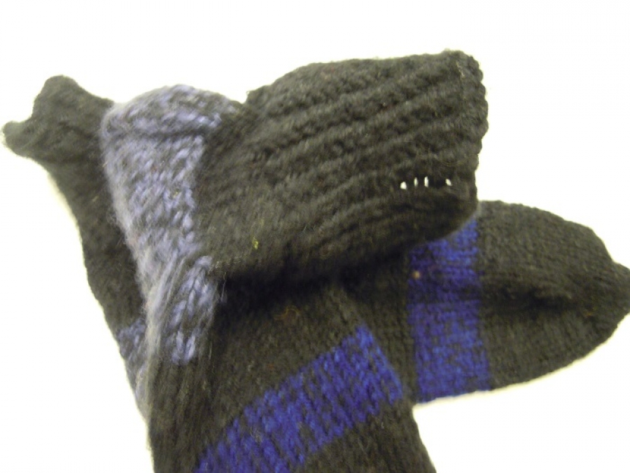 EL YAPIMI ŞİŞ ÖRGÜ HAKIKI YÜN ÇORAP HİÇ KULLANILMAMIŞ GİYİLMEMİŞ SANDIKDAN CIKMA