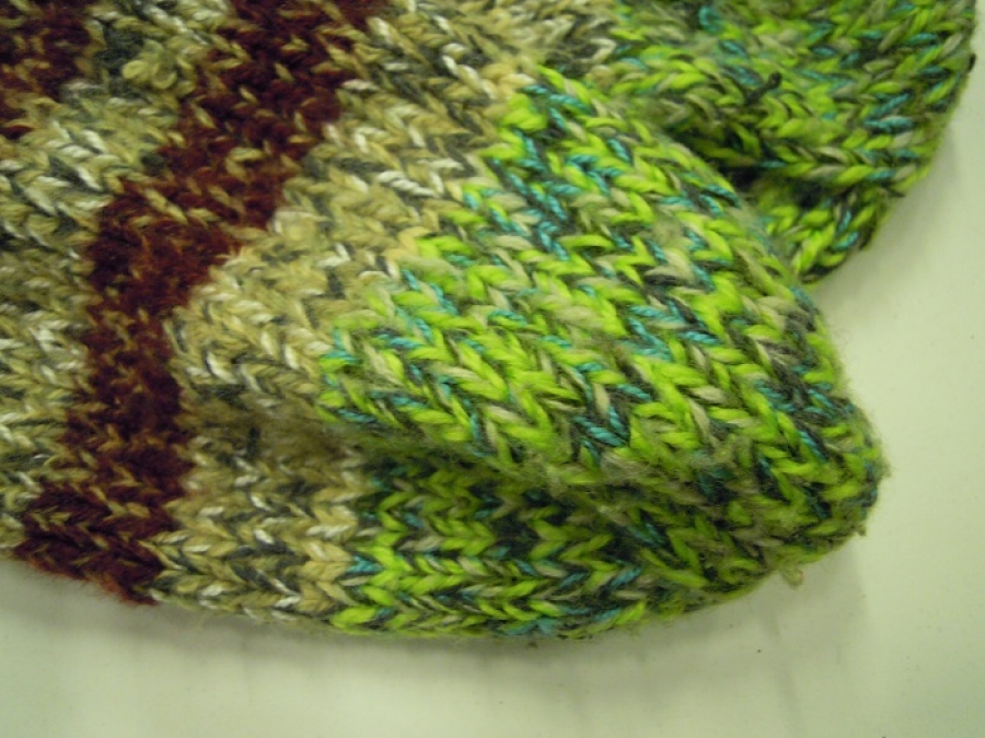 EL YAPIMI ŞİŞ ÖRGÜ HAKIKI YÜN ÇORAP HİÇ KULLANILMAMIŞ GİYİLMEMİŞ SANDIKDAN CIKMA