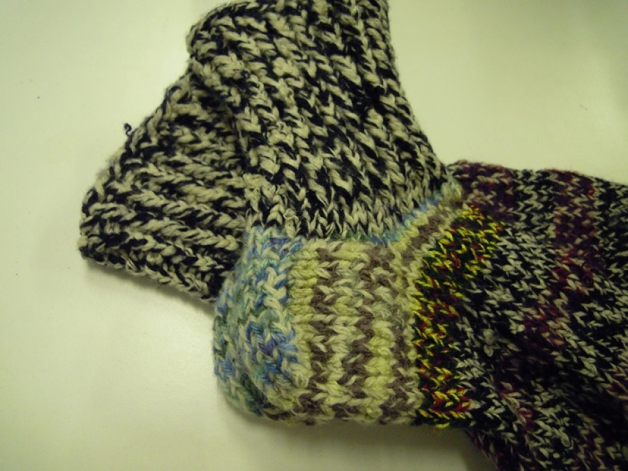 EL YAPIMI ŞİŞ ÖRGÜ HAKIKI YÜN ÇORAP HİÇ KULLANILMAMIŞ GİYİLMEMİŞ SANDIKDAN CIKMA