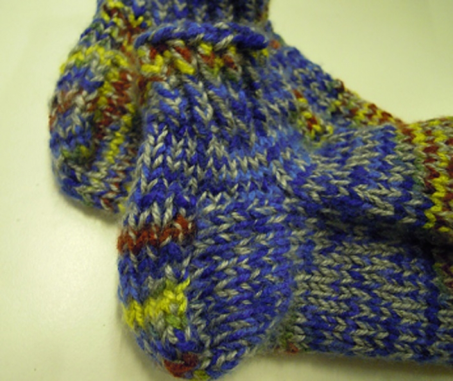 EL YAPIMI ŞİŞ ÖRGÜ HAKIKI YÜN ÇORAP HİÇ KULLANILMAMIŞ GİYİLMEMİŞ SANDIKDAN CIKMA