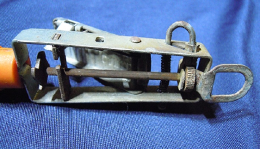 CAKMAK 77 TAŞLI MEKANİK METAL SERT RENKLİ  PLASTİK SAPLI MUTFAK OCAK YAKMA TUTUŞTURMA ALEVLENDİRME CAKMAGI