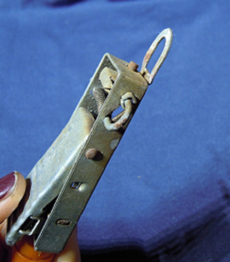 CAKMAK 77 TAŞLI MEKANİK METAL SERT RENKLİ  PLASTİK SAPLI MUTFAK OCAK YAKMA TUTUŞTURMA ALEVLENDİRME CAKMAGI