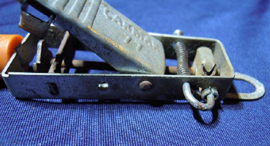 CAKMAK 77 TAŞLI MEKANİK METAL SERT RENKLİ  PLASTİK SAPLI MUTFAK OCAK YAKMA TUTUŞTURMA ALEVLENDİRME CAKMAGI