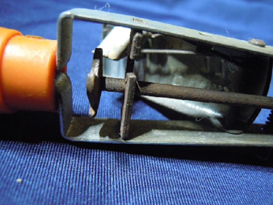 CAKMAK 77 TAŞLI MEKANİK METAL SERT RENKLİ  PLASTİK SAPLI MUTFAK OCAK YAKMA TUTUŞTURMA ALEVLENDİRME CAKMAGI