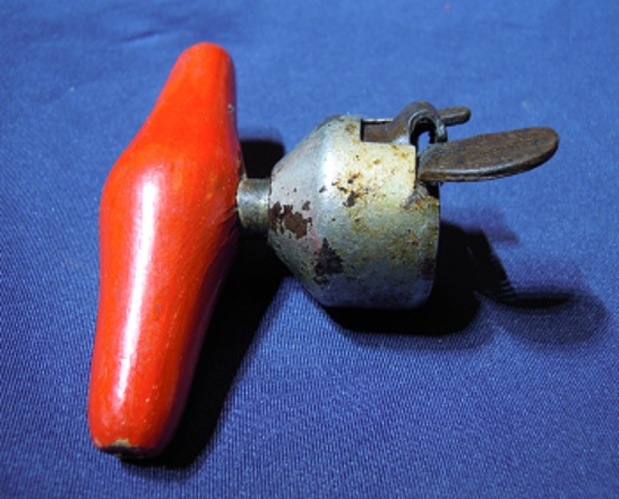 TENEKE METAL KONSERVE AÇACAK 