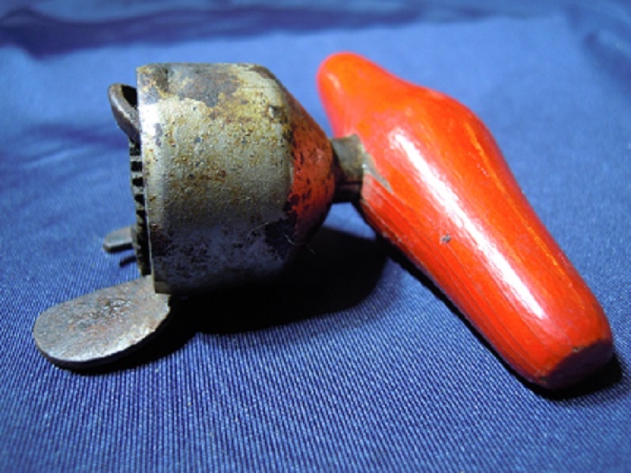 TENEKE METAL KONSERVE AÇACAK 