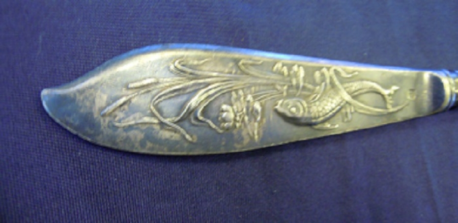 METAL GÜMÜŞ KAPLAMA KABARTMA DESENLİ MEKTUP AÇICI 