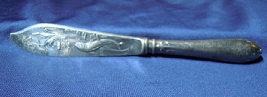 METAL GÜMÜŞ KAPLAMA KABARTMA DESENLİ MEKTUP AÇICI 