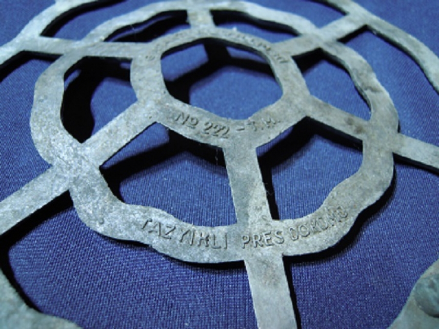 YERLİ URETİM UZERİNE  SICAK KAB KOYMAYA YARAYAN METAL NİHALE 