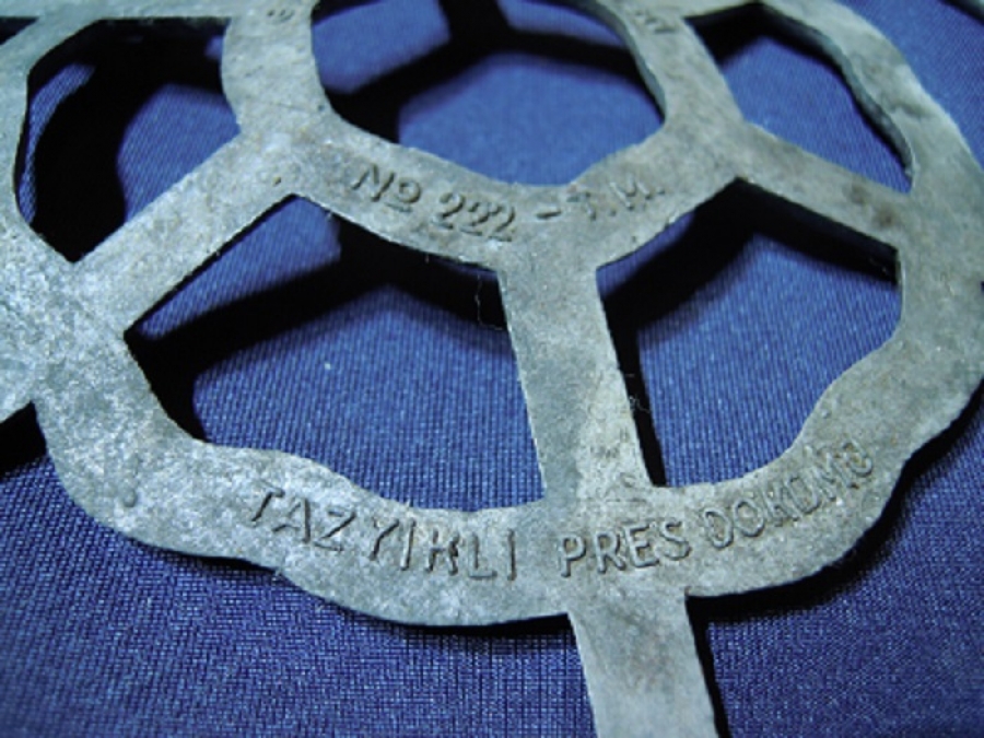 YERLİ URETİM UZERİNE  SICAK KAB KOYMAYA YARAYAN METAL NİHALE 