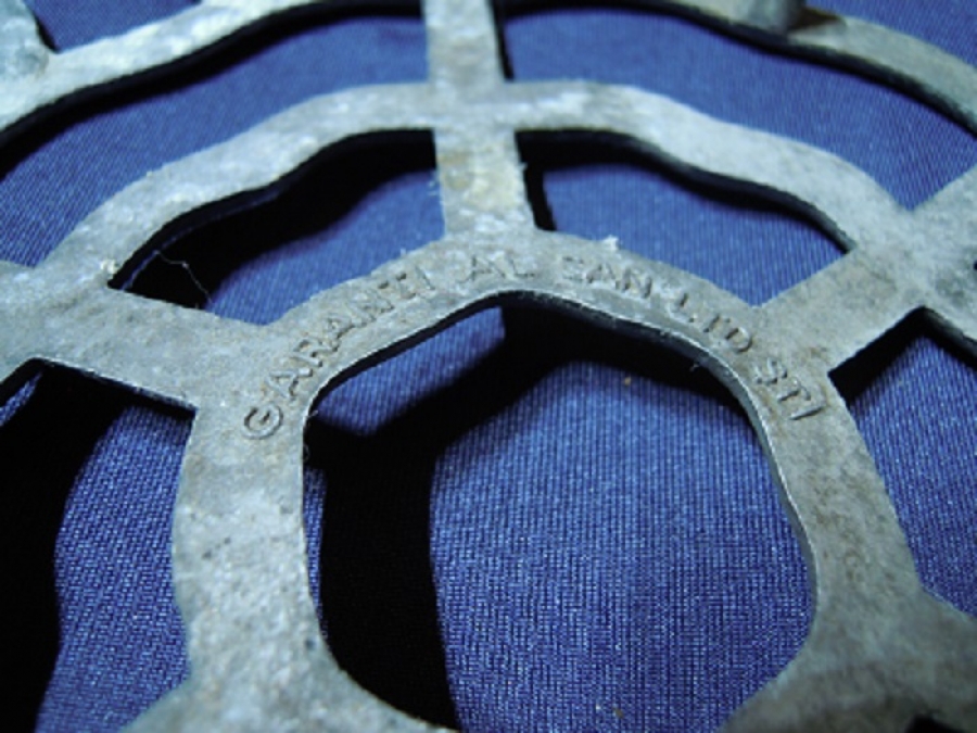 YERLİ URETİM UZERİNE  SICAK KAB KOYMAYA YARAYAN METAL NİHALE 