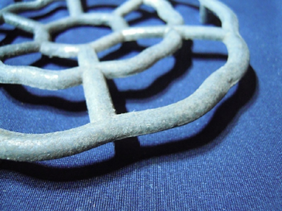 YERLİ URETİM UZERİNE  SICAK KAB KOYMAYA YARAYAN METAL NİHALE 