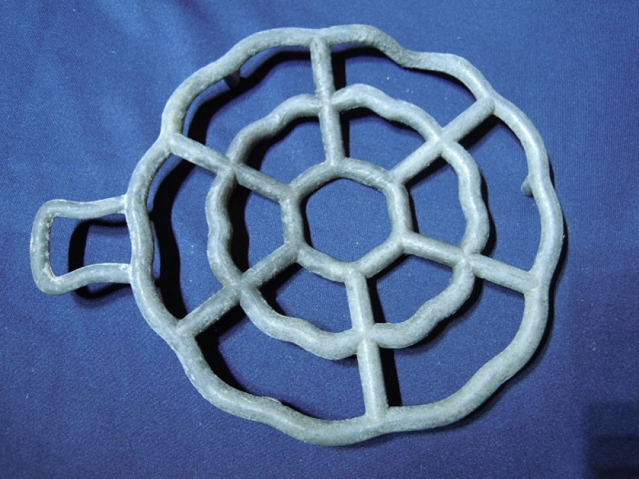 YERLİ URETİM UZERİNE  SICAK KAB KOYMAYA YARAYAN METAL NİHALE 