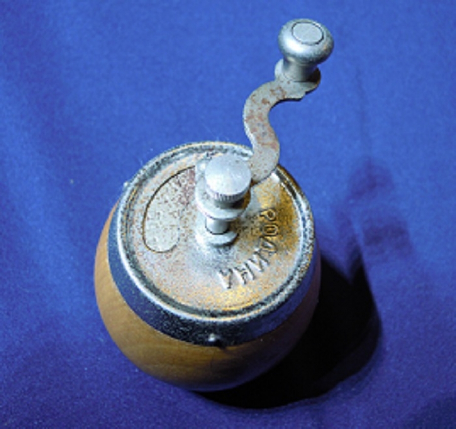 RODINA KARABİBER CEVİRMELİ EL DEGİRMENİ