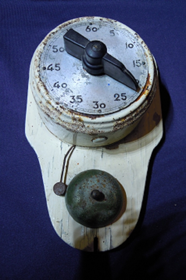 1900 MUTFAK SAATİ YEMEK PİŞİRME ZAMAN BELİRLEME KURMALI MEKANİK SAAT ELDEN GECİRLESİ GEREK EKSİGİ YOKTUR