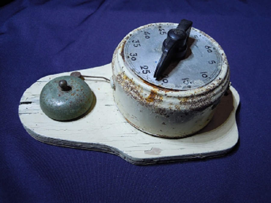 1900 MUTFAK SAATİ YEMEK PİŞİRME ZAMAN BELİRLEME KURMALI MEKANİK SAAT ELDEN GECİRLESİ GEREK EKSİGİ YOKTUR