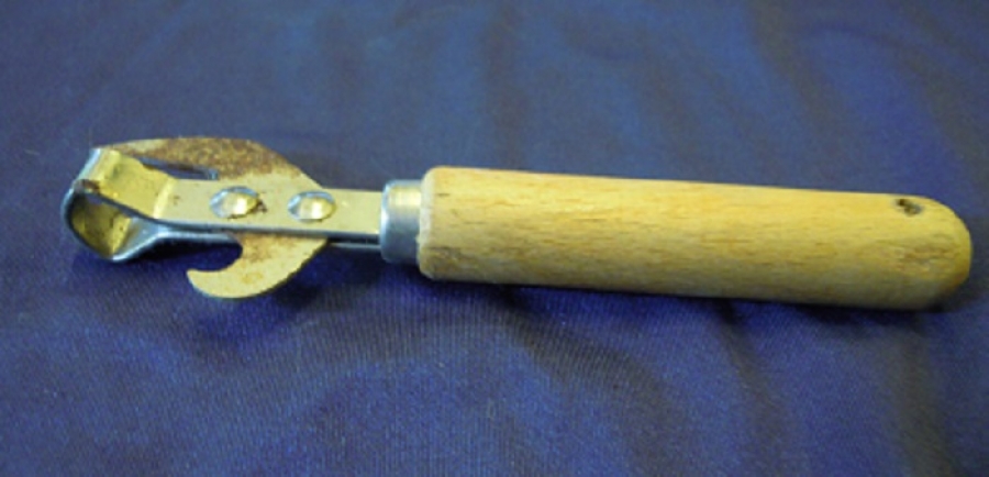 AHŞAP SAPLI KONSERVE VE MEŞRUBAK KAPAGI AÇACAK 