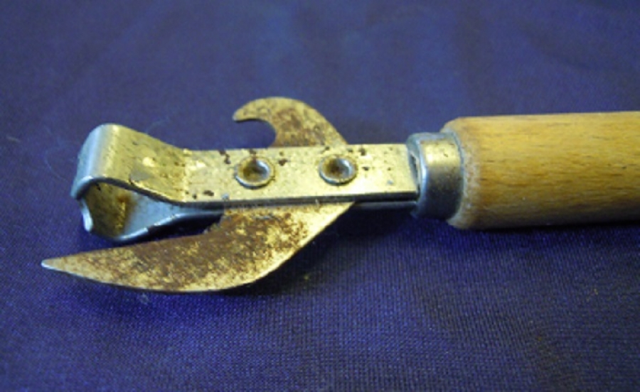 AHŞAP SAPLI KONSERVE VE MEŞRUBAK KAPAGI AÇACAK 