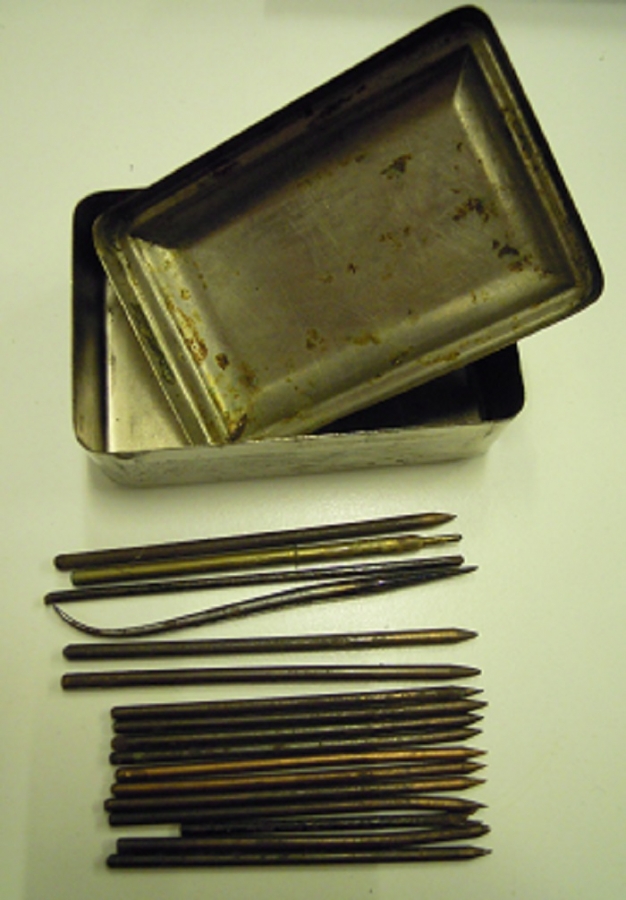 COK AMACLI METAL AYAR CUBUKLARI METAL KUTUSUNDA 