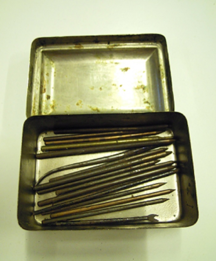 COK AMACLI METAL AYAR CUBUKLARI METAL KUTUSUNDA 