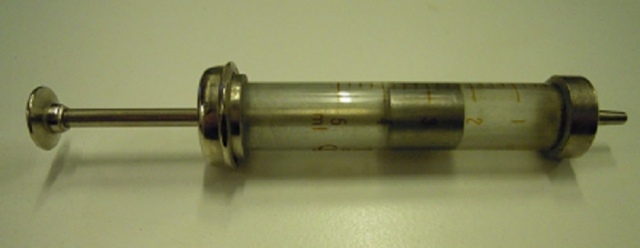 CAM İNJEKTOR İĞNE KUTUSUNDA