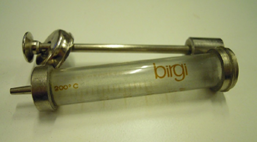 CAM İNJEKTOR İĞNE KUTUSUNDA