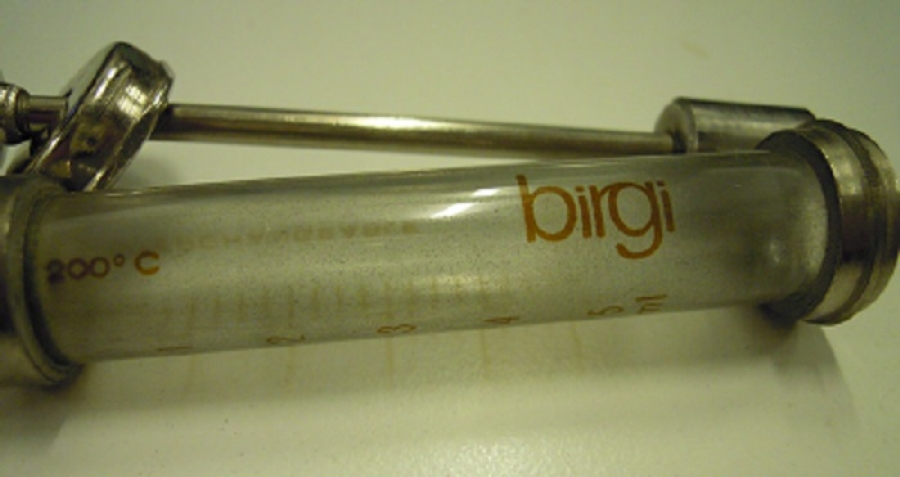 CAM İNJEKTOR İĞNE KUTUSUNDA