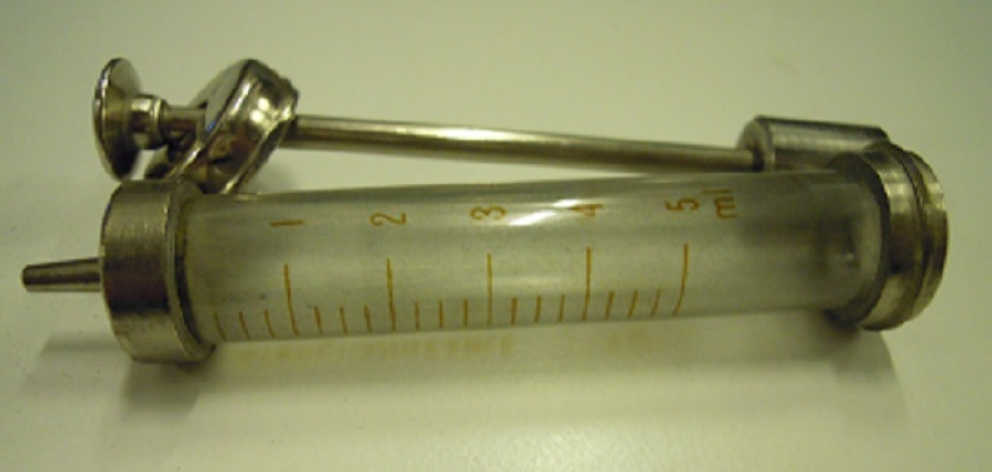 CAM İNJEKTOR İĞNE KUTUSUNDA