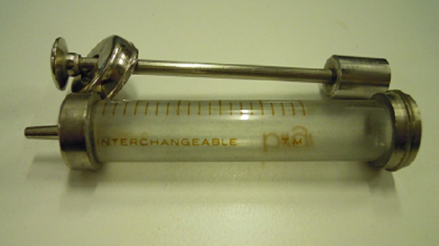 CAM İNJEKTOR İĞNE KUTUSUNDA