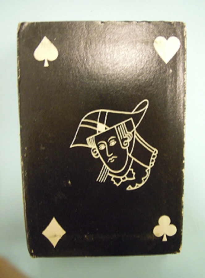 TRADE MARK ROYAL 100 % PLASTIC DESTE