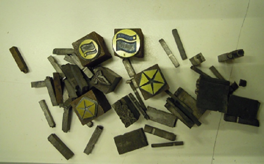 MATBAA KALIP DENGE KILİŞE PARCALARI KUTUSUNDA 