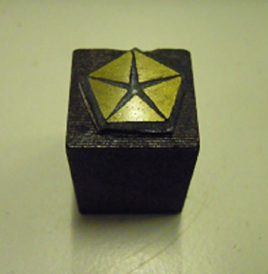 MATBAA KALIP DENGE KILİŞE PARCALARI KUTUSUNDA 