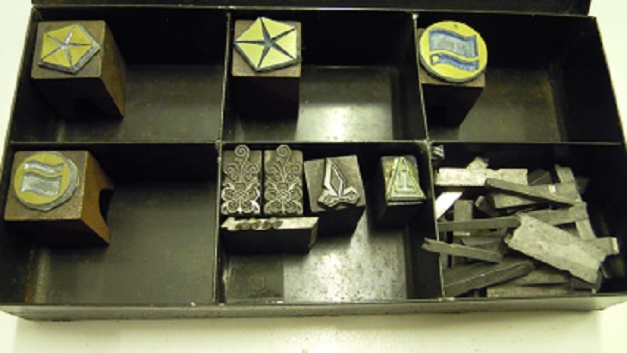 MATBAA KALIP DENGE KILİŞE PARCALARI KUTUSUNDA 