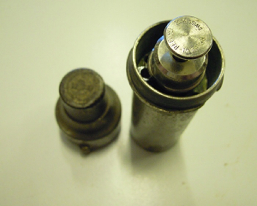 ENJEKTÖR CAM ŞIRINGA İĞNE ORJİNAL METAL KUTUSUNDA