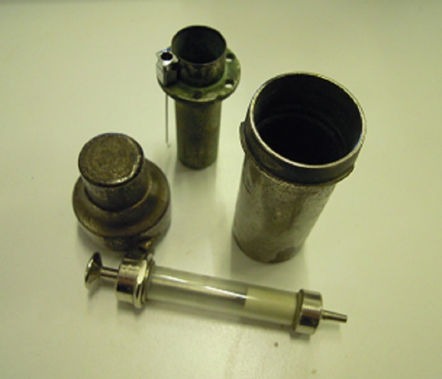 ENJEKTÖR CAM ŞIRINGA İĞNE ORJİNAL METAL KUTUSUNDA