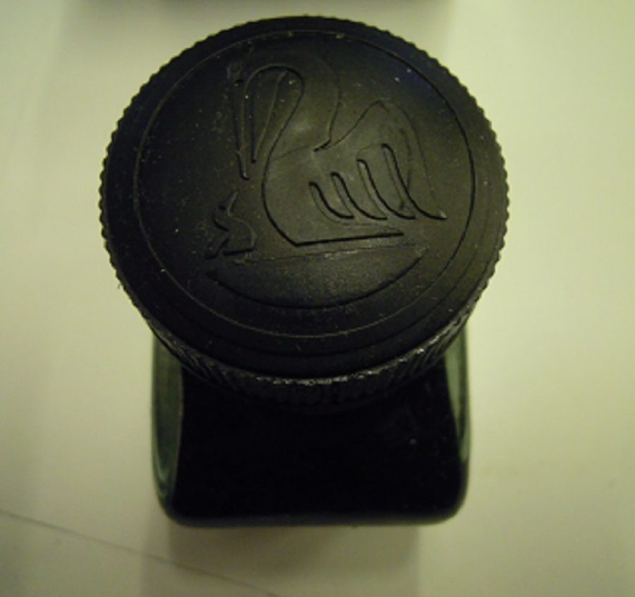 PELİKAN 4001 SİYAH MÜREKKEP CAM ŞİŞESİNDE