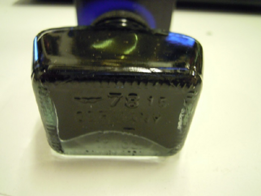 PELİKAN 4001 SİYAH MÜREKKEP CAM ŞİŞESİNDE