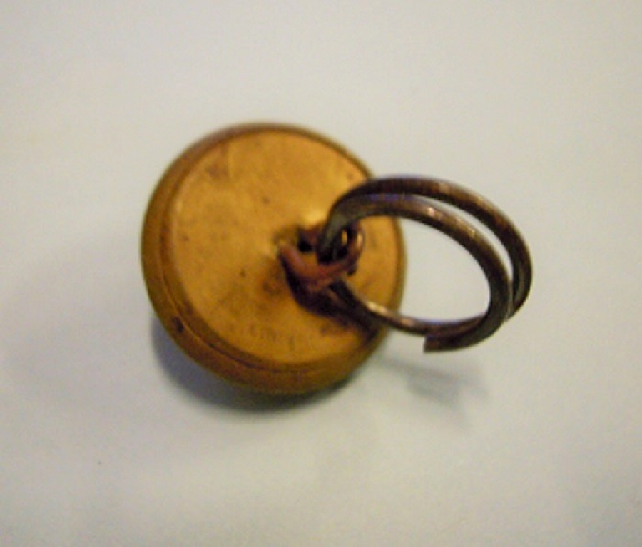 ESKİ KULLANILMIŞ DENİZCİLİK TEMALI ELBİSE METAL ALTIN KAPLAMA DÜGME