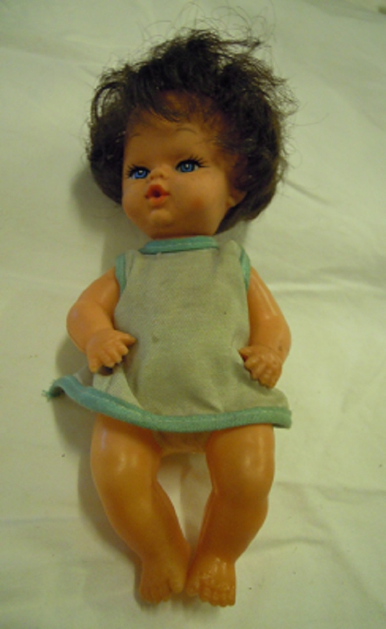 ELBİSELİ UFAK OYUNCAK BEBEK 