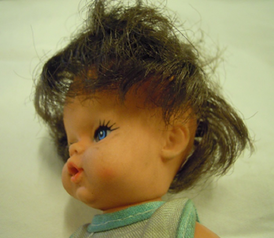 ELBİSELİ UFAK OYUNCAK BEBEK 