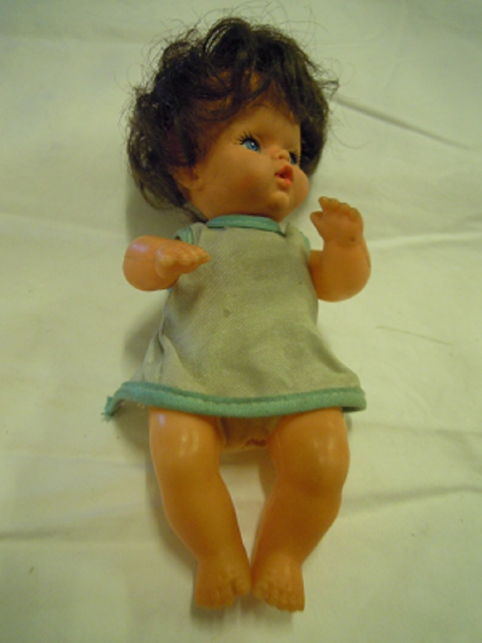 ELBİSELİ UFAK OYUNCAK BEBEK 