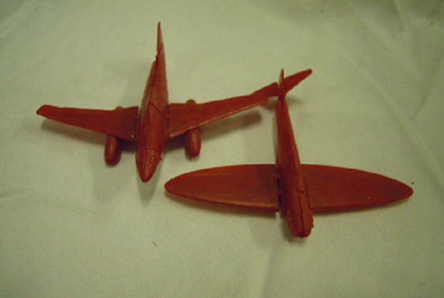 2 ADET UFAK KIRMIZI PLASTİK OYUNCAK UÇAK 