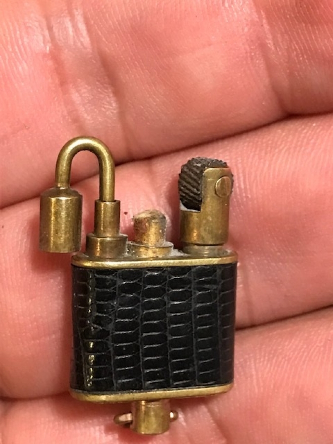 UFAK PİRİNC DERİ KAPLAMA BENZİNLİ TAŞLI CAKMAK KOLEKSİYON