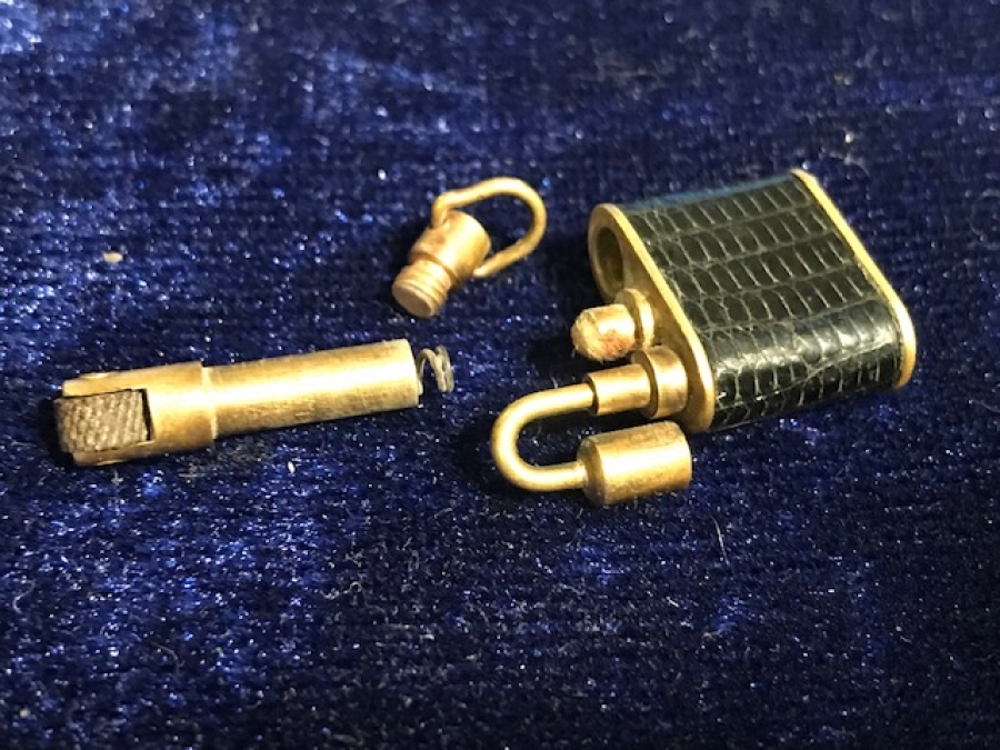 UFAK PİRİNC DERİ KAPLAMA BENZİNLİ TAŞLI CAKMAK KOLEKSİYON