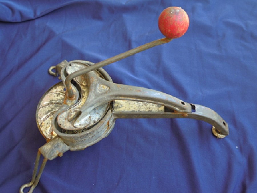 METAL MEKANİK DOGRAYICI A MOULI PRODUCT THER PAT. PEND MADE İN FRANCE MOULI - JULIENNE BREVE SGOS U.S PAT. 2 528 381 CANADIAN PAT. 487 082 485 685 