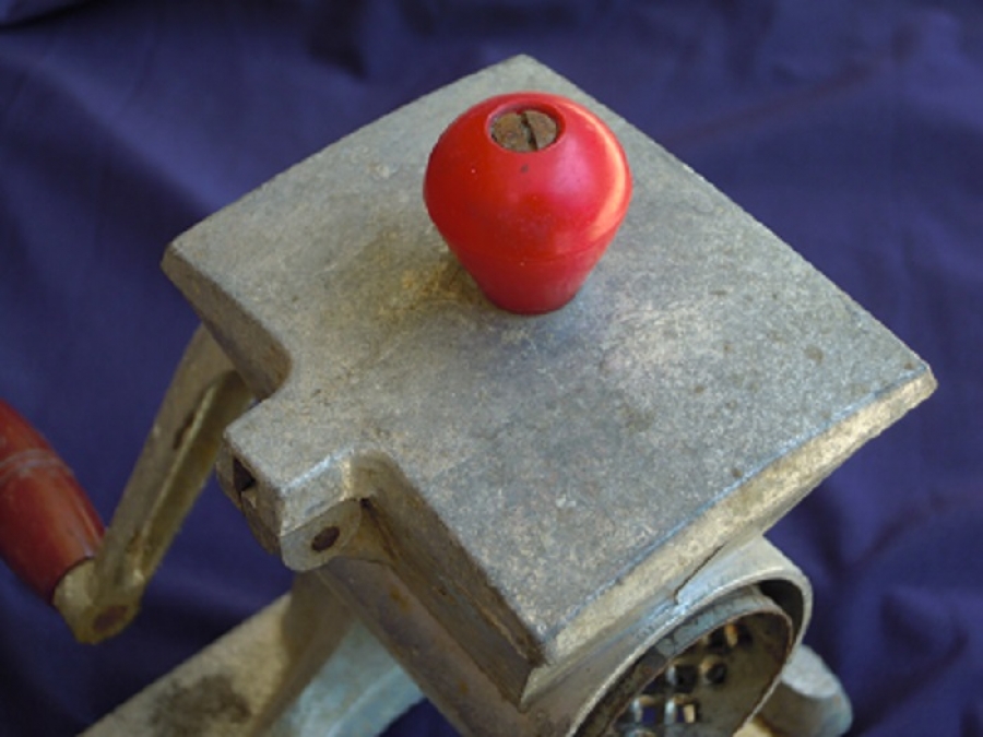 KURU YEMİŞ DEGİRMENİ MEKANİK MADE İN İTALY 